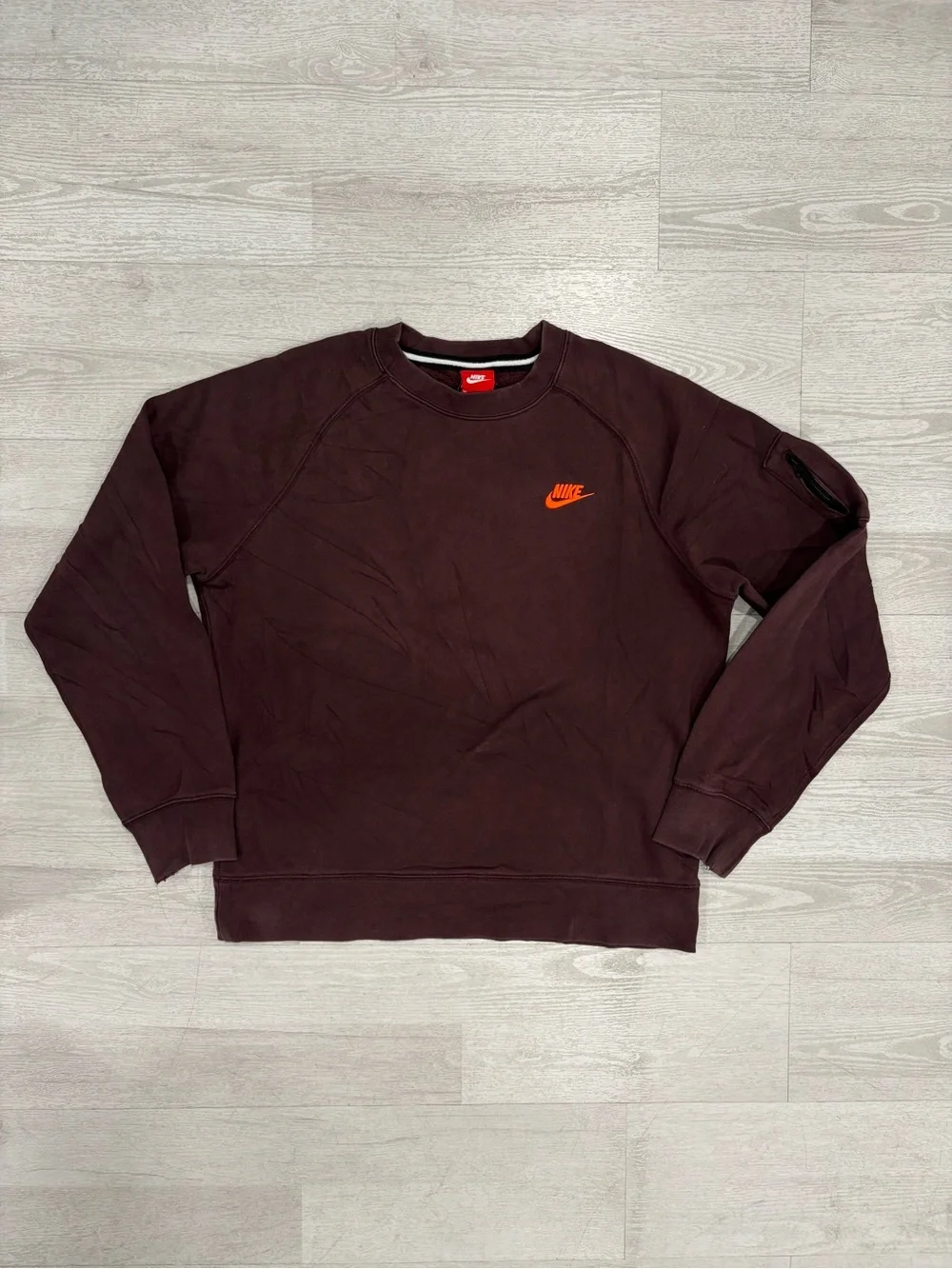 Nike Men’s Crewneck Sweatshirt in Dark Maroon with Orange Swoosh SIZE M